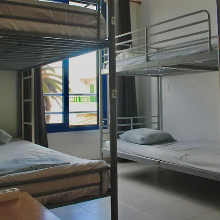 Home Stay Famara 호스텔 *